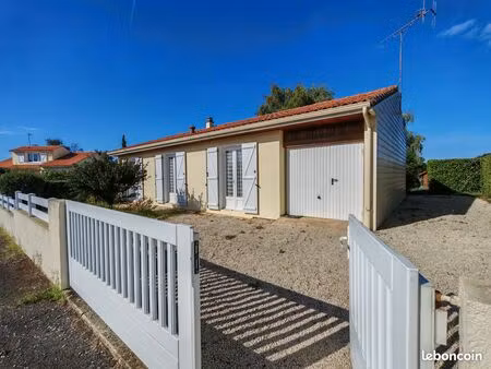 joli pavillon de plain pied avec agréable jardin