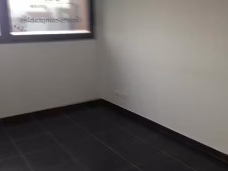 local bureaux 82 m²