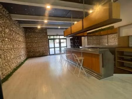 local commercial 130 m²