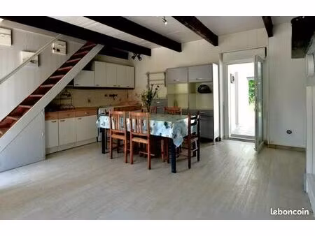 le bruit des vagues depuis le jardin