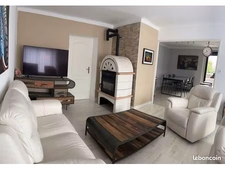 t5 avec terrasse et garage  centre village