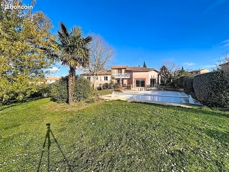 maison 8 pièces 215 m²