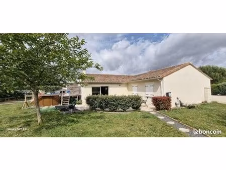 maison familiale climatisée  5 chambres  avec garage  terrasse  vue dégagée