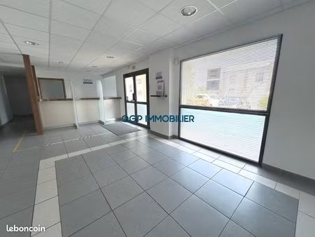 local commercial 207 m² fronton