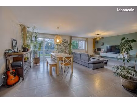 a beaumont élégante maison mitoyenne au calme