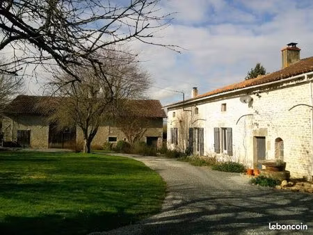 belle maison de campagne avec 1.2 hectares et une piscine