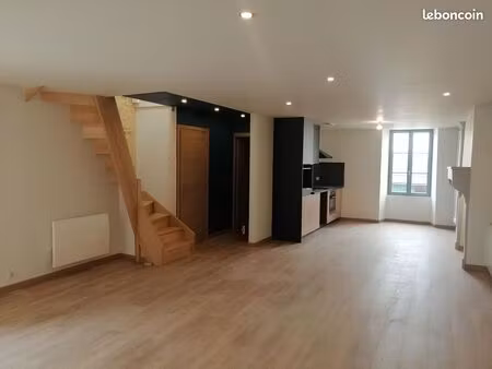 grand t4 rénové – 110 m² – très lumineux – parking privatif – centre gençay