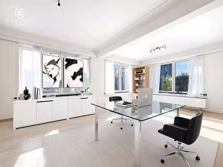 bel espace de bureau (+-135m² ) avec spacieuse terrasse / fl