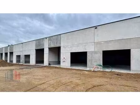 246 m² de nouvelle construction  unité pme à louer le lon...