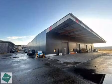 bestaande  deels gekoeld magazijn te huur in evergem