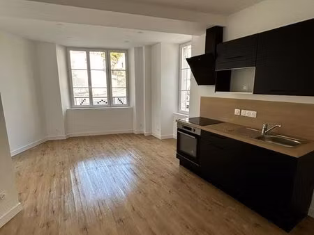à louer – t2 entièrement rénové au centre de château-gontier (34 m²)