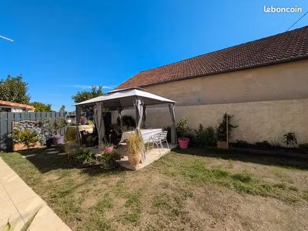 maison en pierre de 136 m² sur 2 niveaux avec 3 chambres parentales et jardin exposé sud