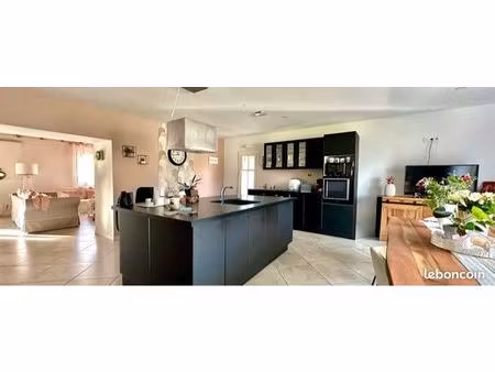 maison avec piscine  4 chambres