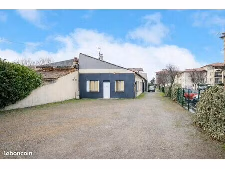 local industriel 300 m²