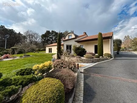 maison 5 pièces 208 m²