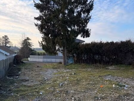 terrain 680m2 constructible au centre de veigy