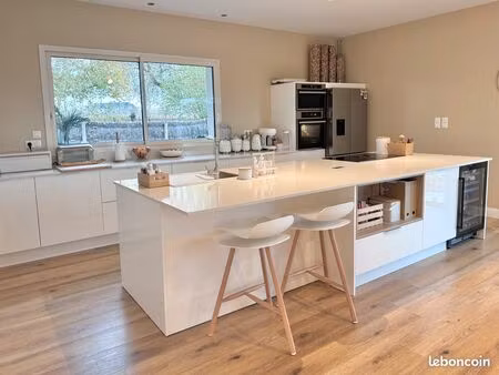 maison lumineuse la brede centre (1km)