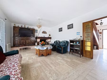 maison de 136.51 m2 à perpignan 6 pièces  3 faces avec garage et jardin