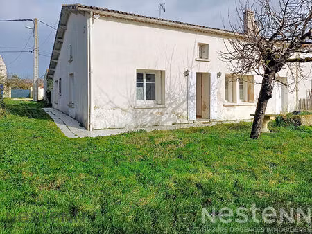 maison à rénover de plain-pied à vendre près de saujon  100m²  3 chambres  2 garages.