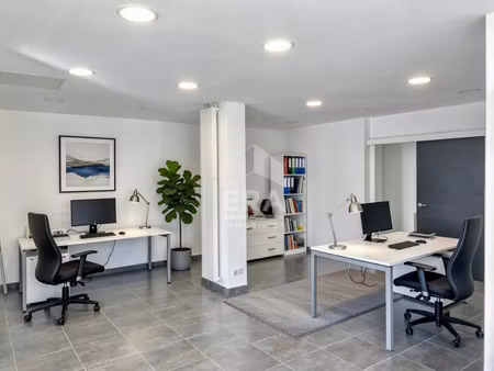 local commercial de 109 57 m² libre - à l'entrée du centre-ville de pau