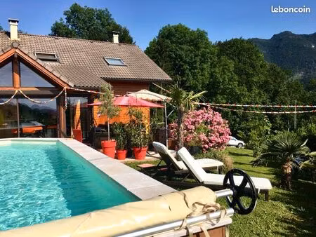 bien rare : chalet avec piscine et une magnifique vue panoramique