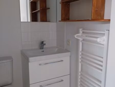 studio avec place de parking dans résidence privée