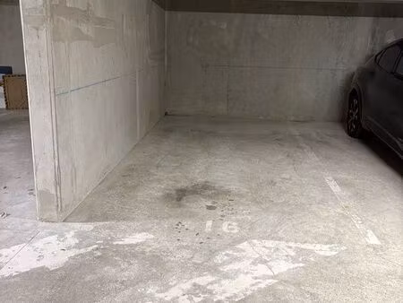 location place parking sécurisée