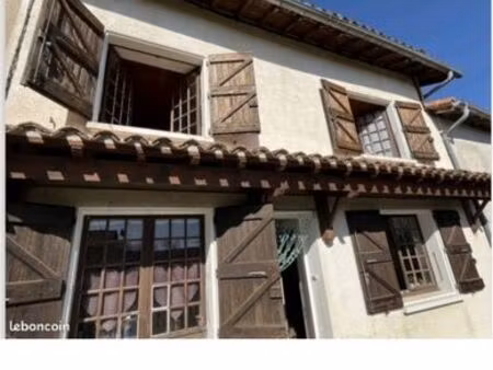 location maison de village