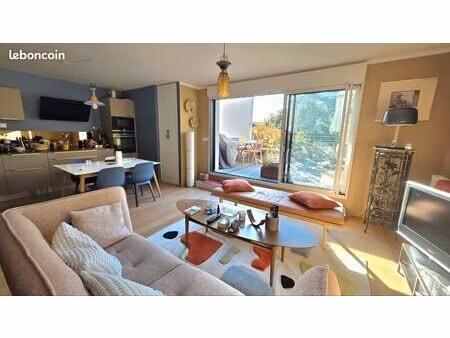 appartement 3 chambres/ terrasse / immeuble récent avec ascenseur