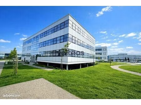 bureaux 596 m²