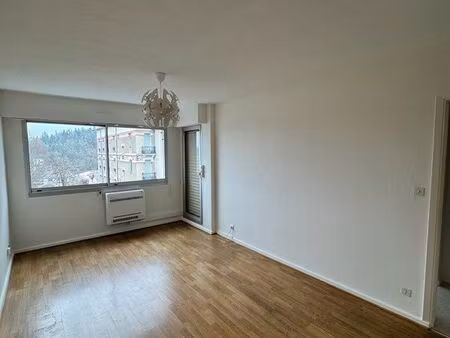 t2 lumineux avec vue – centre de châtel-guyon