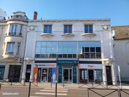 bureaux avec vitrine ou local commercial de 126 m² en hyper-centre de châtellerault