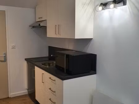 studio meuble entierement renove charges comprises laval centre 24m²