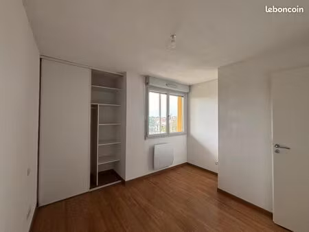 t3 rénové avec grande terrasse