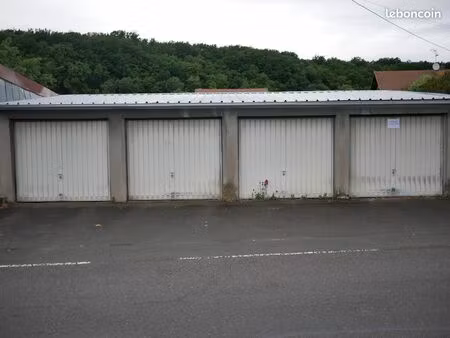 garage fermé / box rue de la sapinière / forges / perlinsky