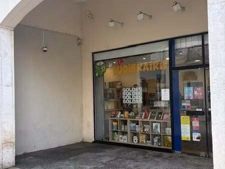 local commercial 82 m² poitiers