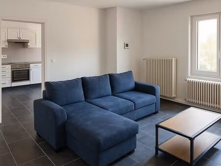 loue f3 entièrement meublé en hyper centre avec place de parking privative