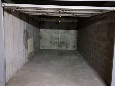 parking/box 13 m² lyon