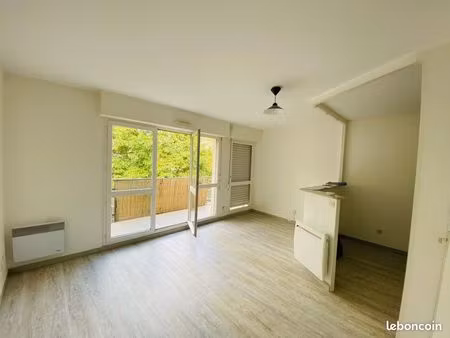 loue studio 30 m2 avec balcon