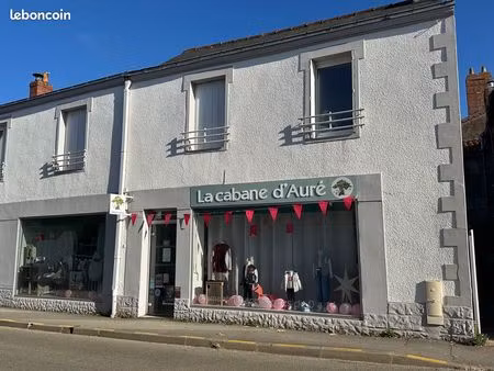 loue local commercial  pas de porte  vitrine  boutique  dépôt  plein cœur st philbert  10 