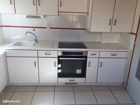 f2 mansardé libre de suite