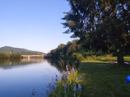 logement 60m2 au bord de l'eau avec extérieur et parking