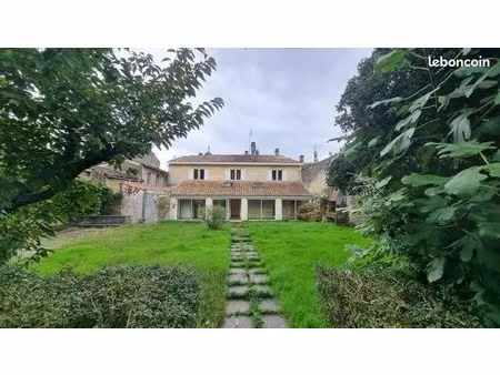 immeuble 401 m² cavignac