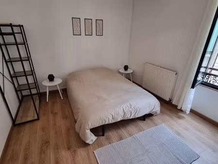 ? grand t5 meublé 150 m² – type maison de ville – entrée indépendante – hyper centre