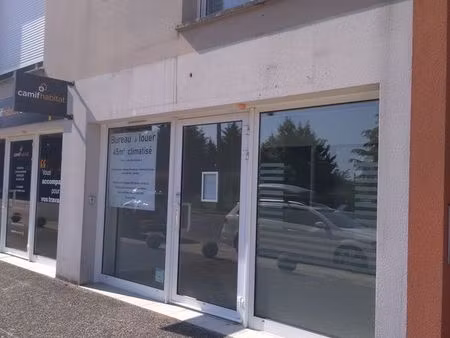 bureau ou local 45m² avec vitrine avenue du médoc eysines