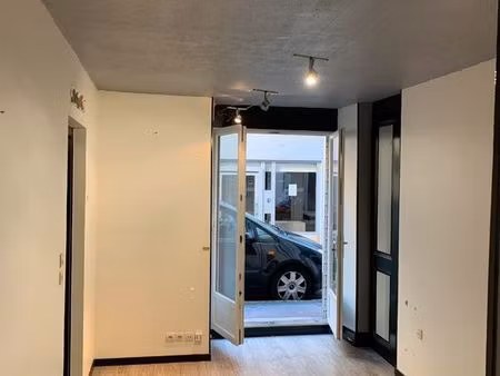 bureau / boutique – centre-ville d’évian-les-bains  proche embarcadère