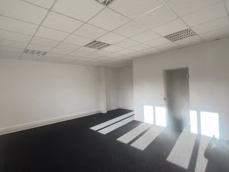 bureaux 77 m² laval