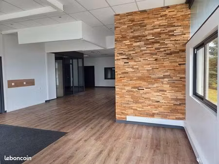 loue beau local commercial bureau/showroom de 188 m/2 de plein pied cran-gévrier/seynod