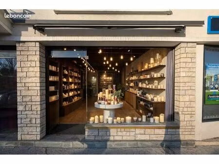 local commercial centre courrier