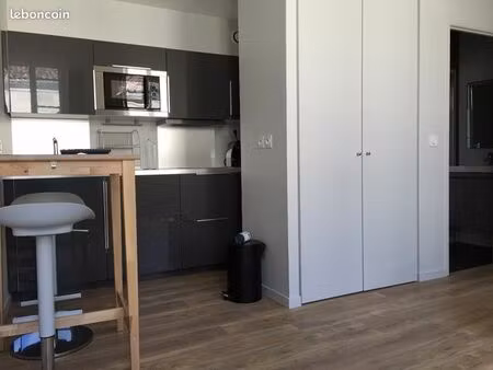 appartement meublé toutes charges comprises face aux quais de bordeaux